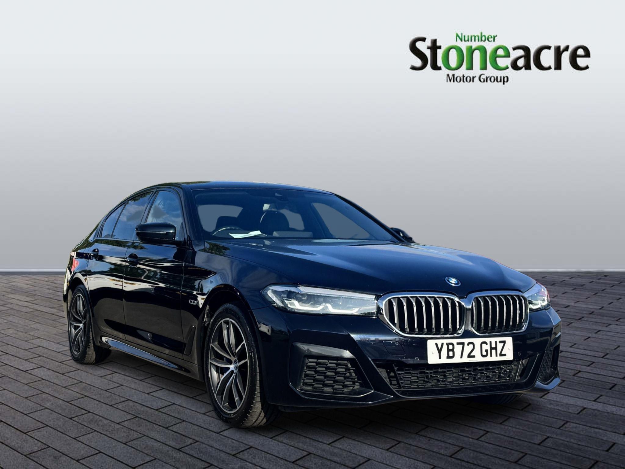 BMW 5 Series Image 1