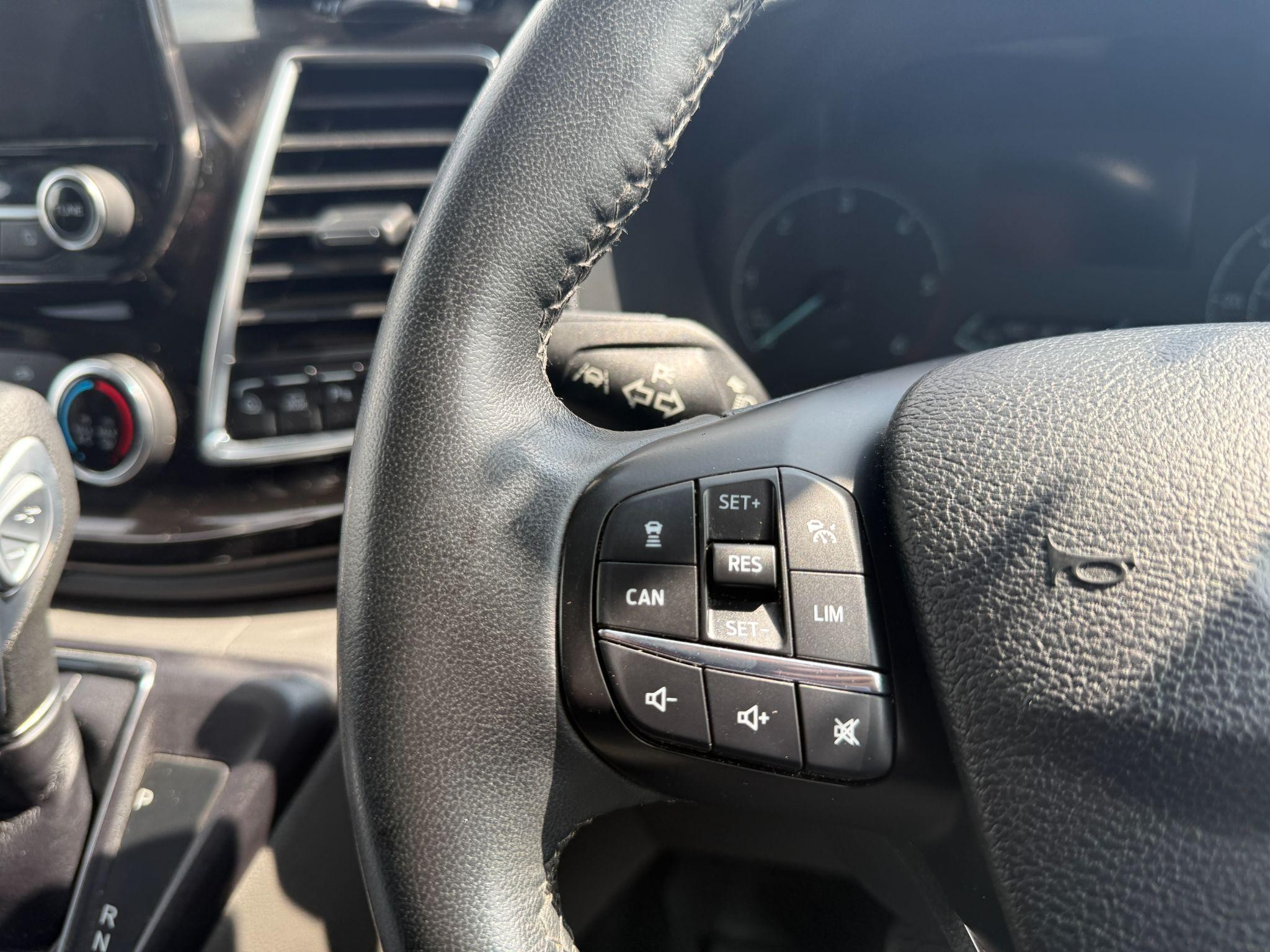 Ford Transit Custom Image 11