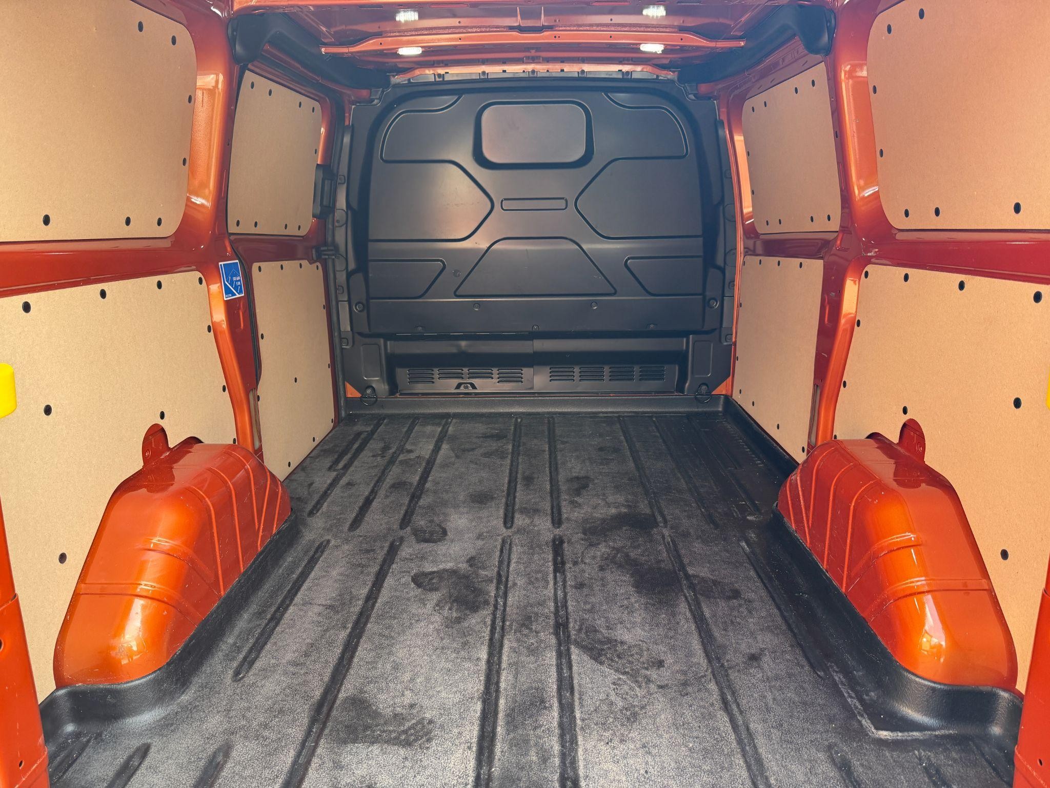 Ford Transit Custom Image 17