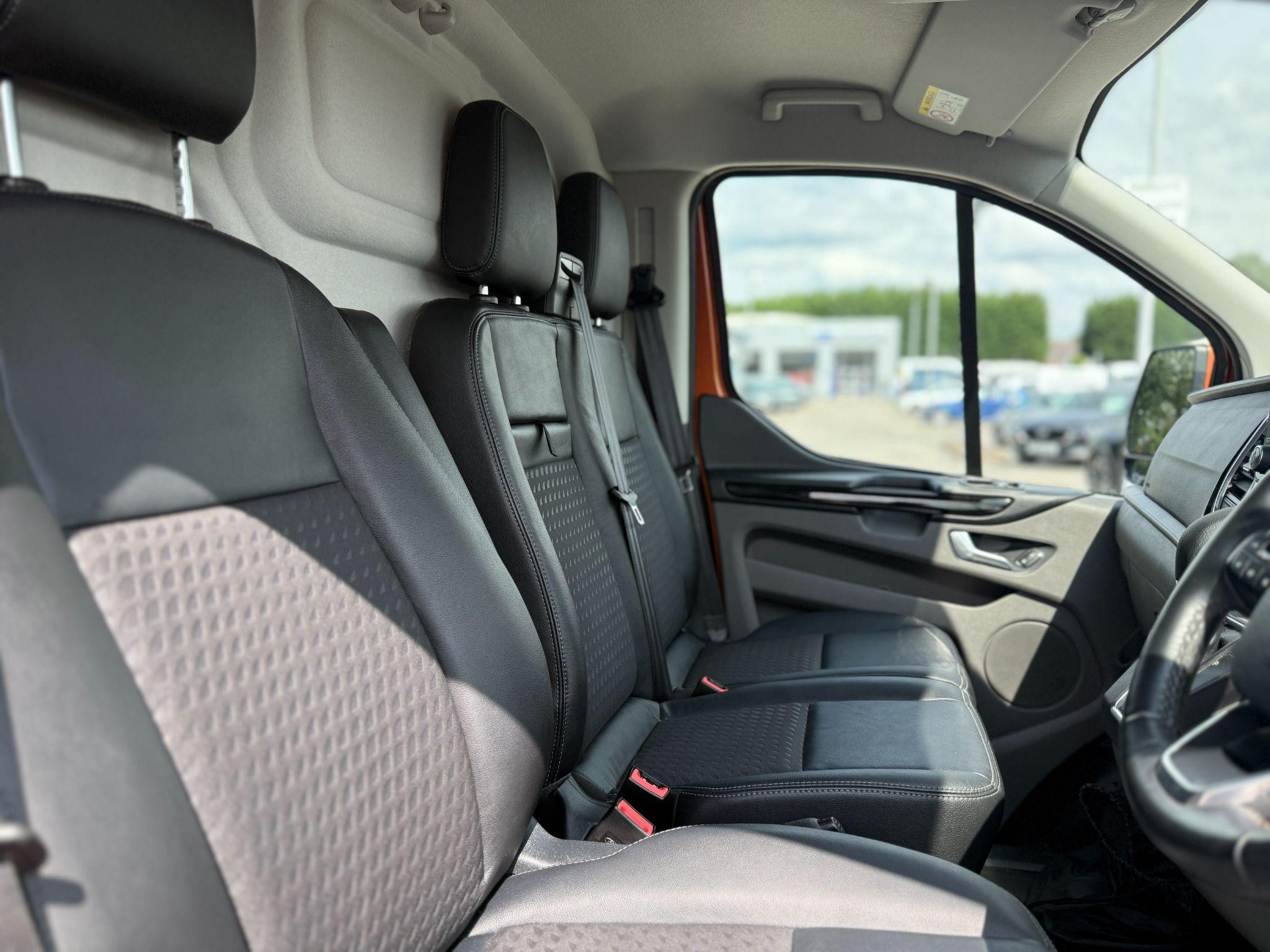Ford Transit Custom Image 10