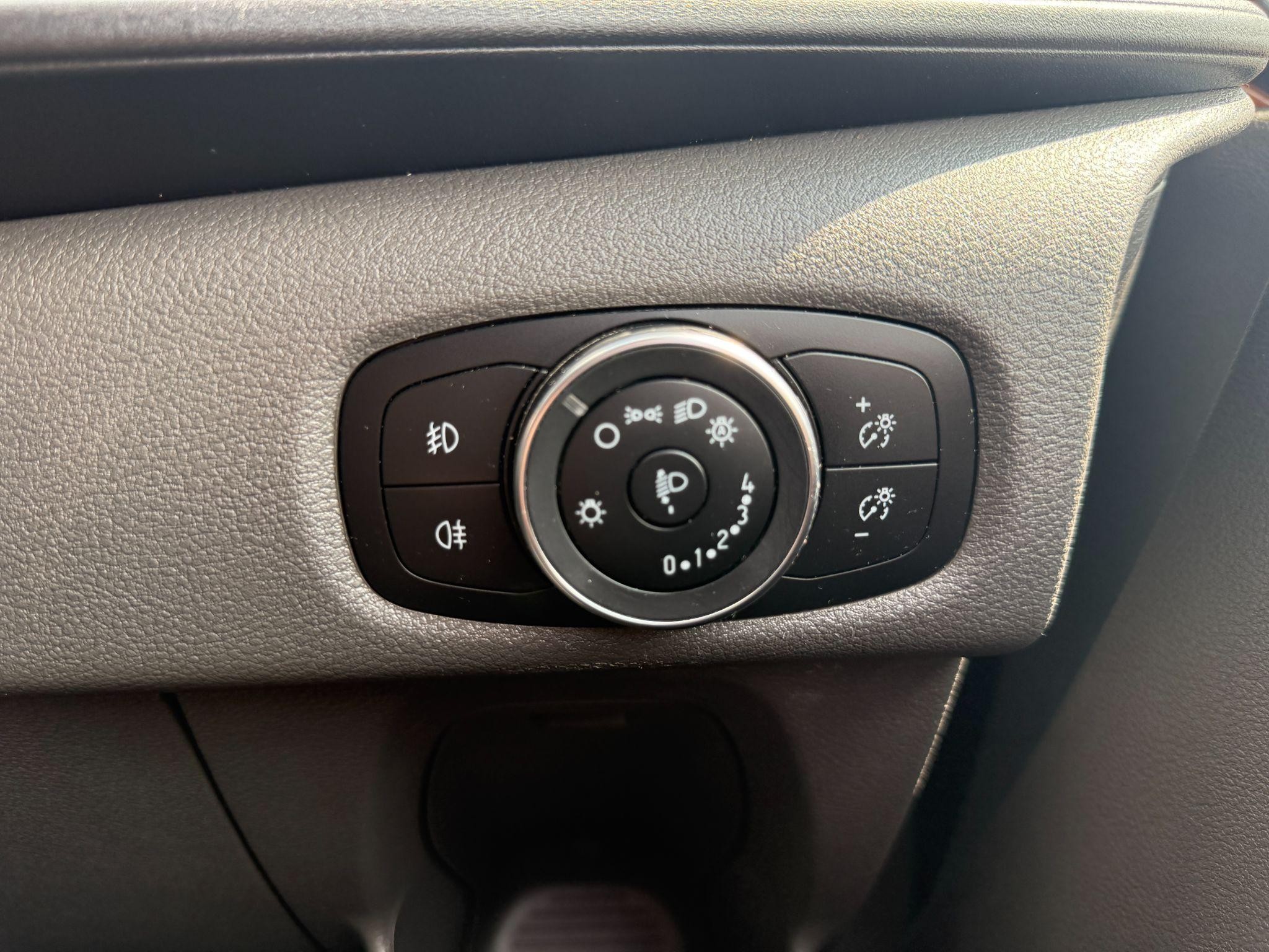 Ford Transit Custom Image 14