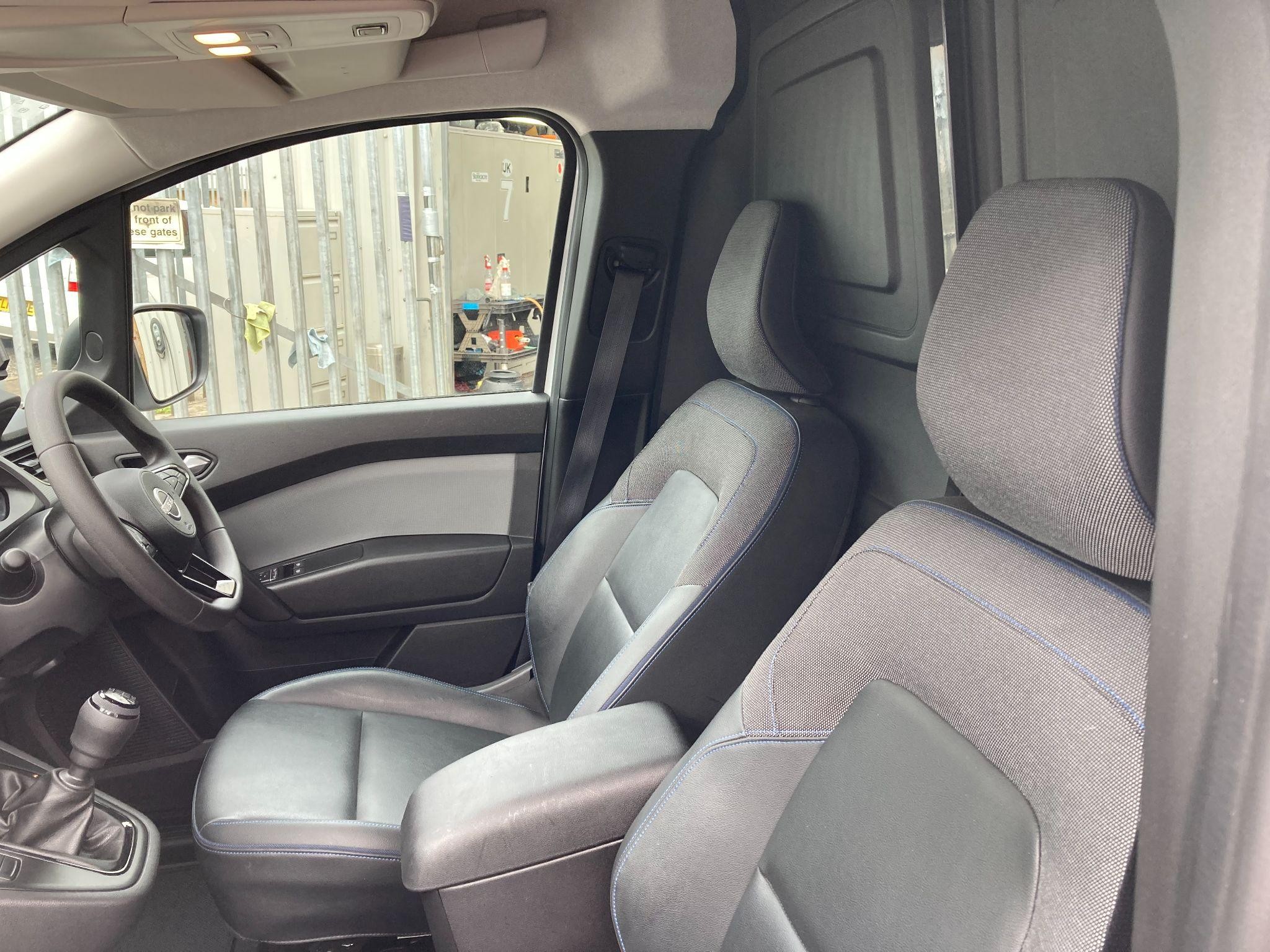 Nissan Townstar Image 10