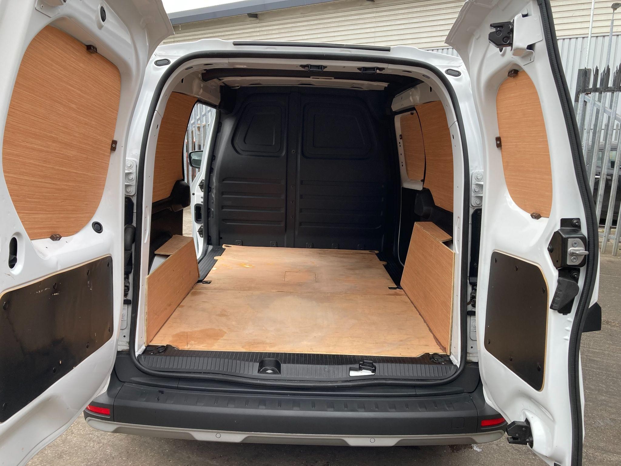 Nissan Townstar Image 19
