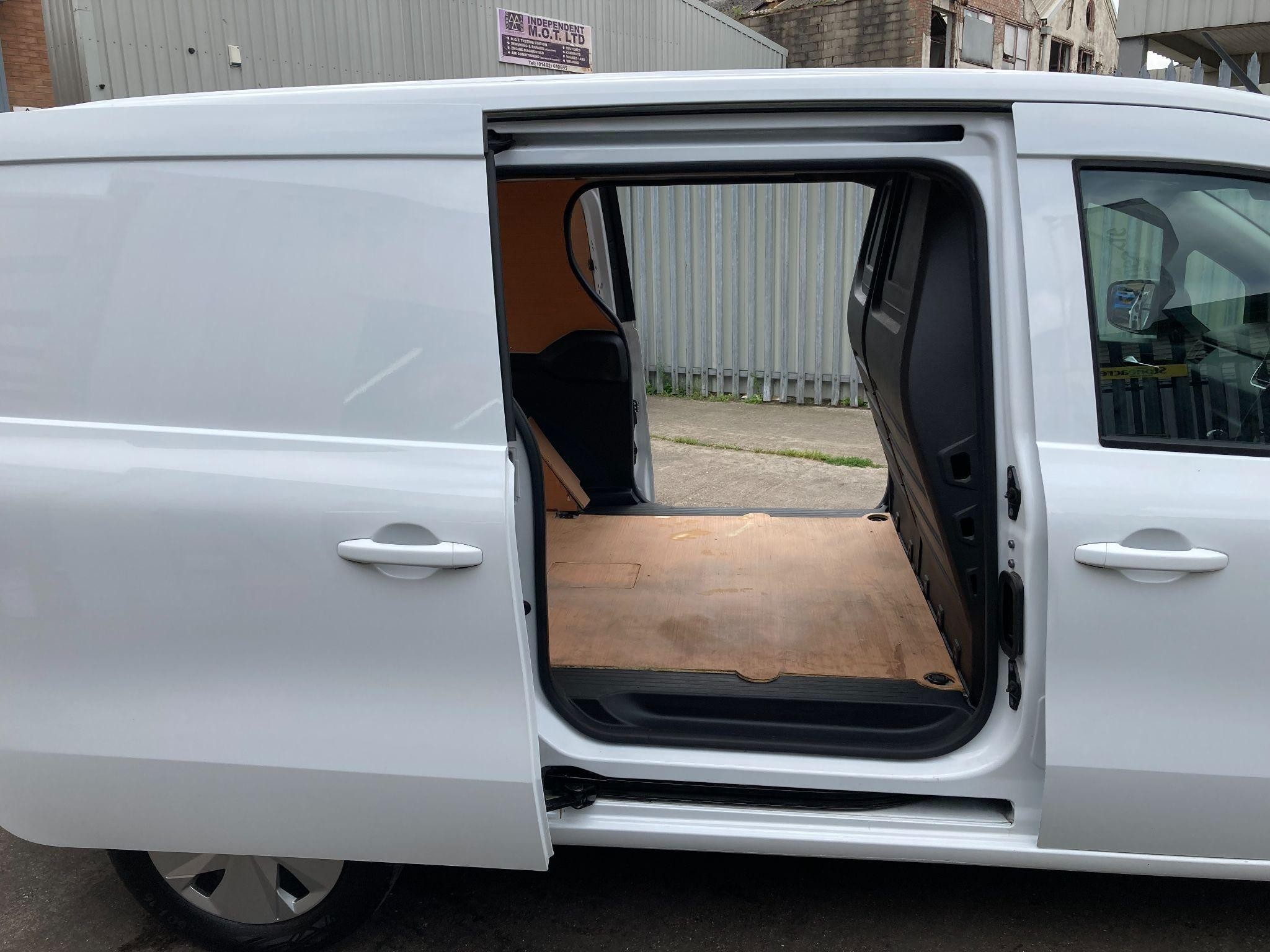 Nissan Townstar Image 21