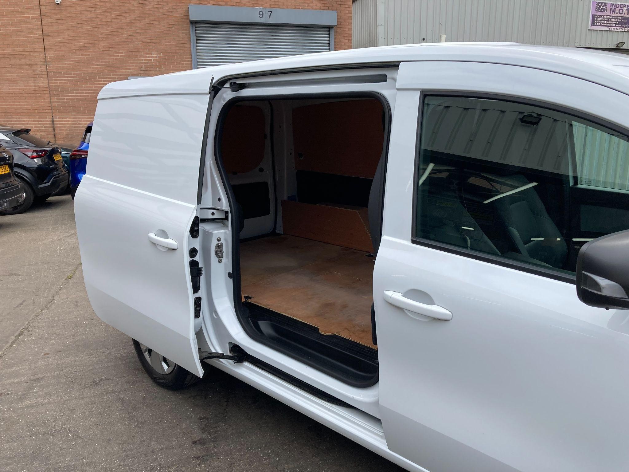 Nissan Townstar Image 67