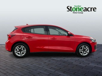 Ford Focus 1.0T EcoBoost Trend Euro 6 (s/s) 5dr PO22LLP Image 2