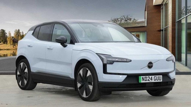 Volvo EX30 Single Motor Extended Range 69kWh Ultra Auto 5dr ND24GUU Image 1