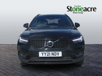 Volvo XC40 R-Design T3 (163 hp) Manual YY21NDV Image 2