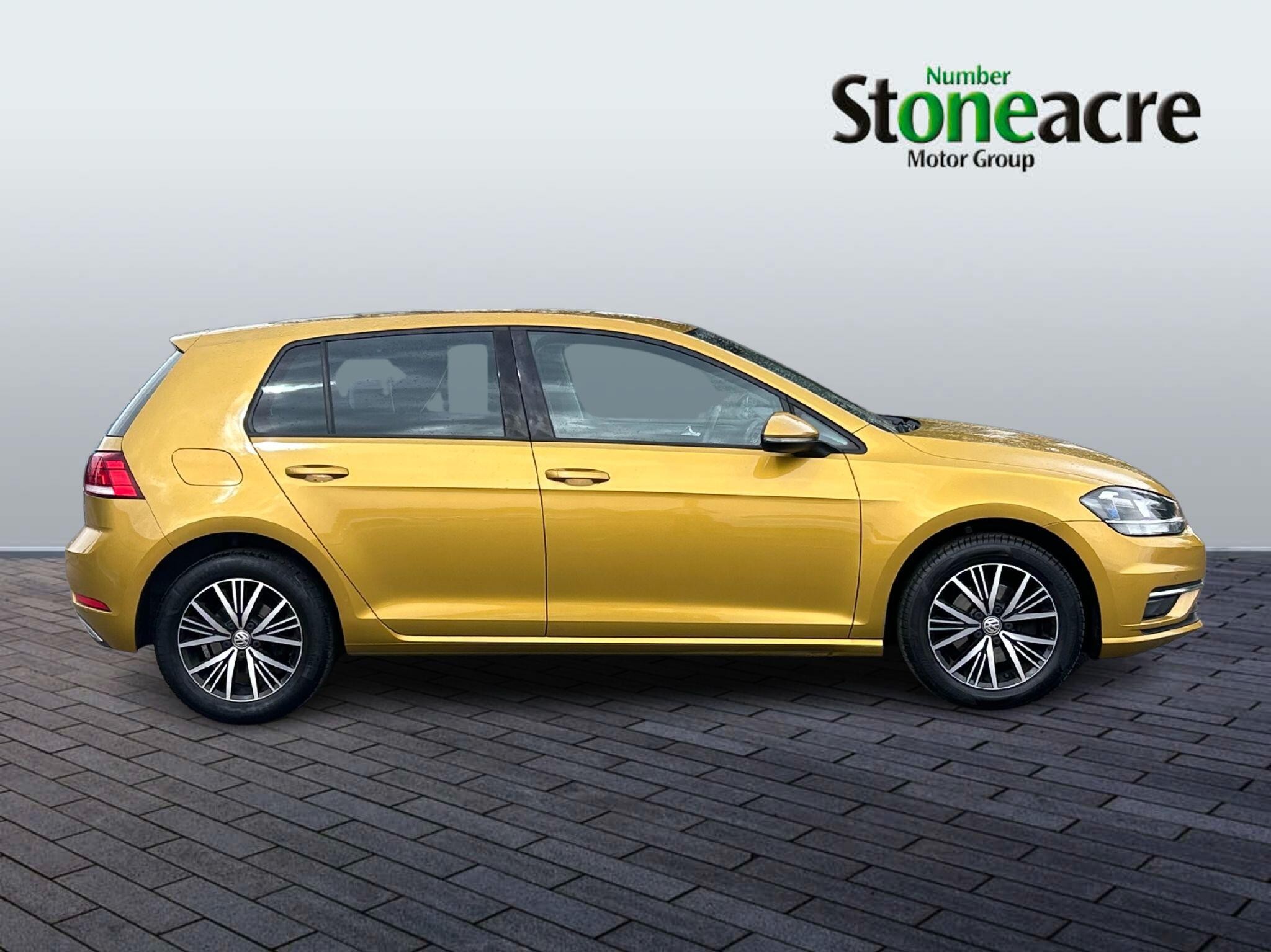 Volkswagen Golf Image 2