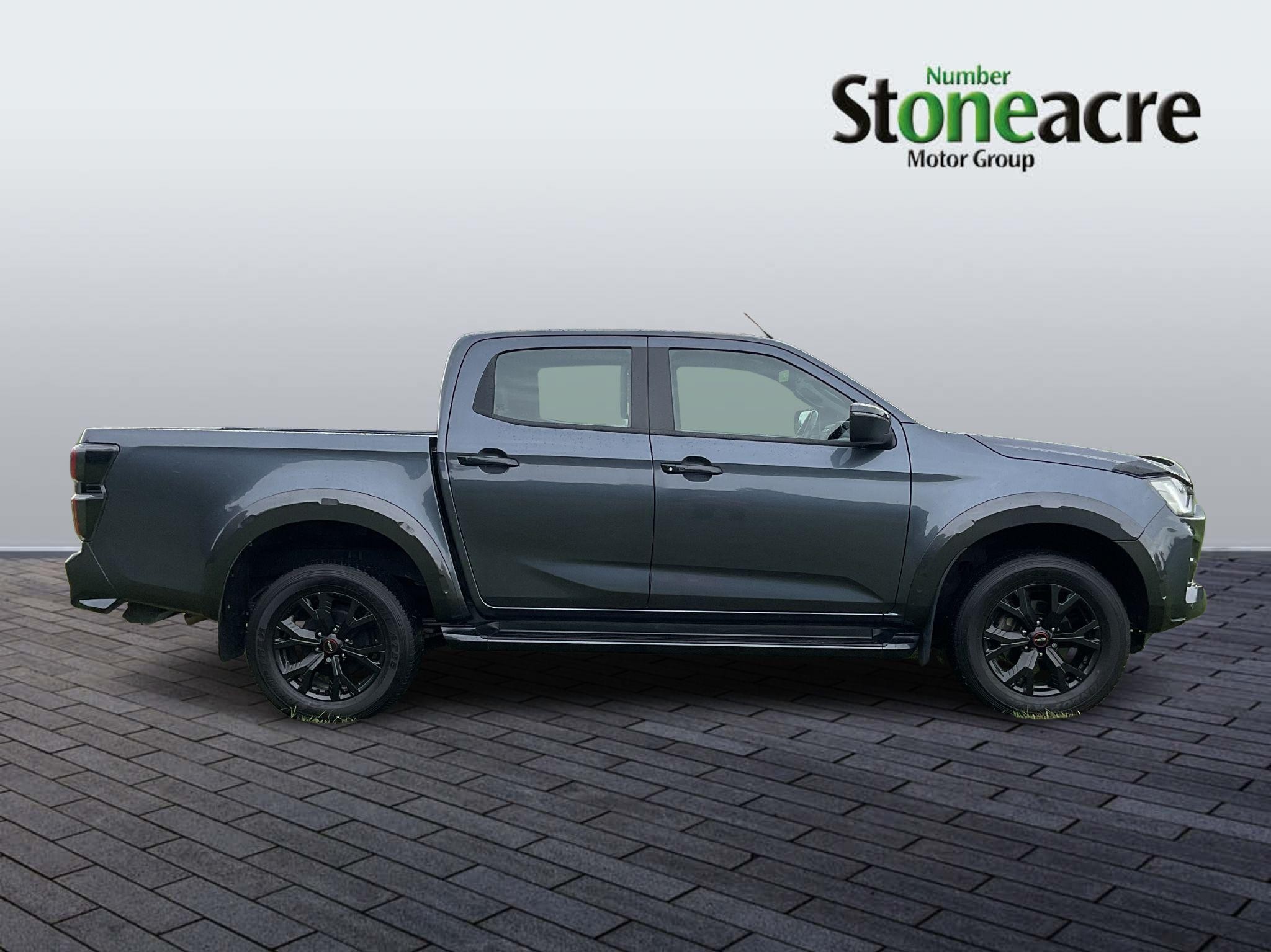 Isuzu D-Max V-Cross Image 2