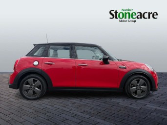 MINI Hatch 2.0 Cooper S Classic Steptronic Euro 6 (s/s) 5dr VK22KXY Image 2