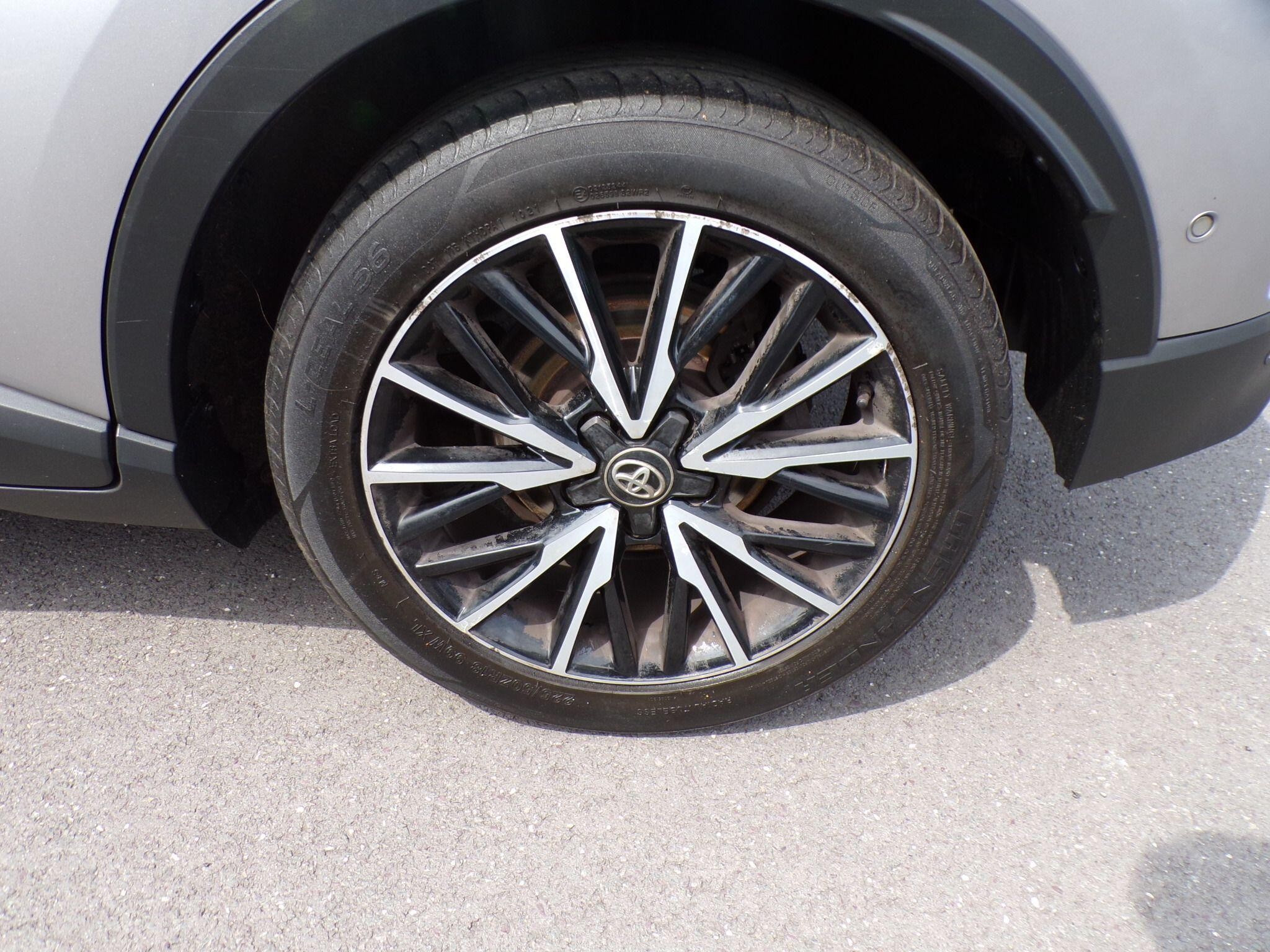 Toyota C-HR Image 9