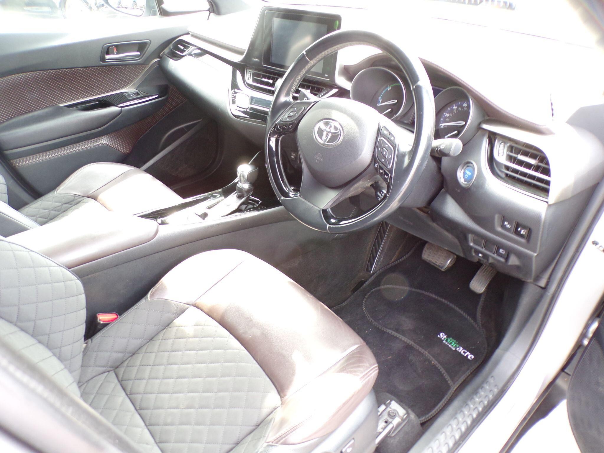 Toyota C-HR Image 11