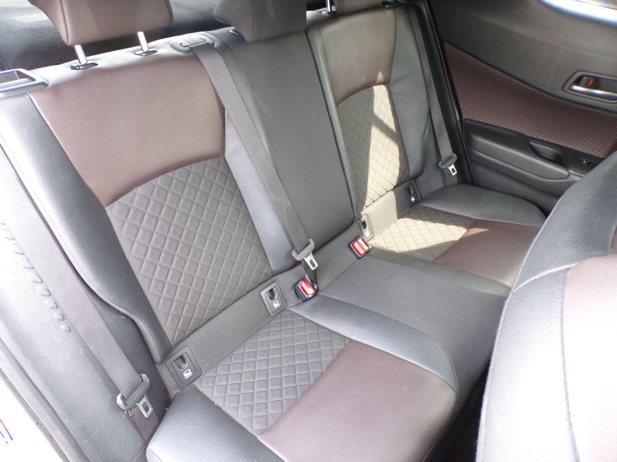 Toyota C-HR Image 12
