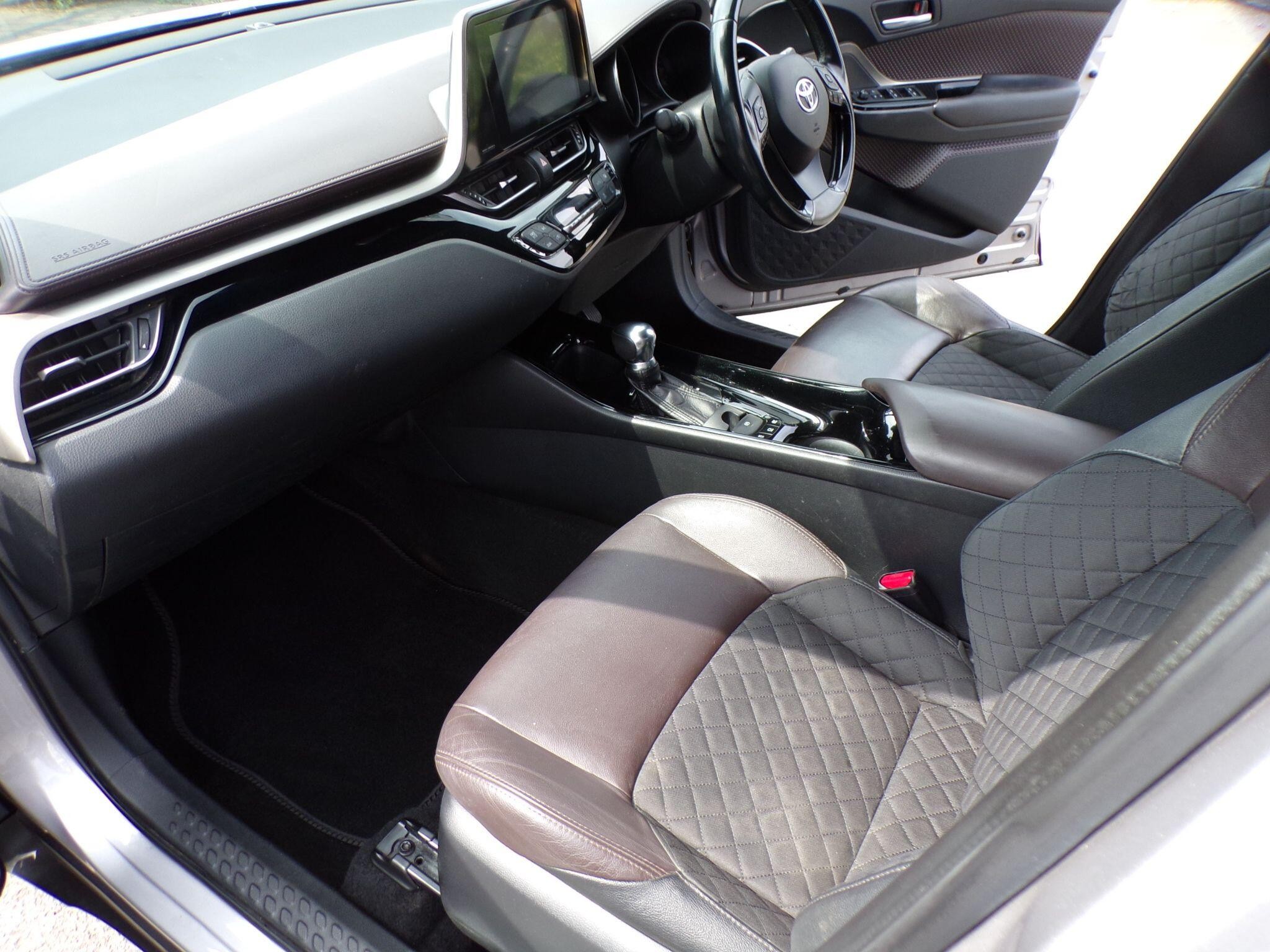 Toyota C-HR Image 14