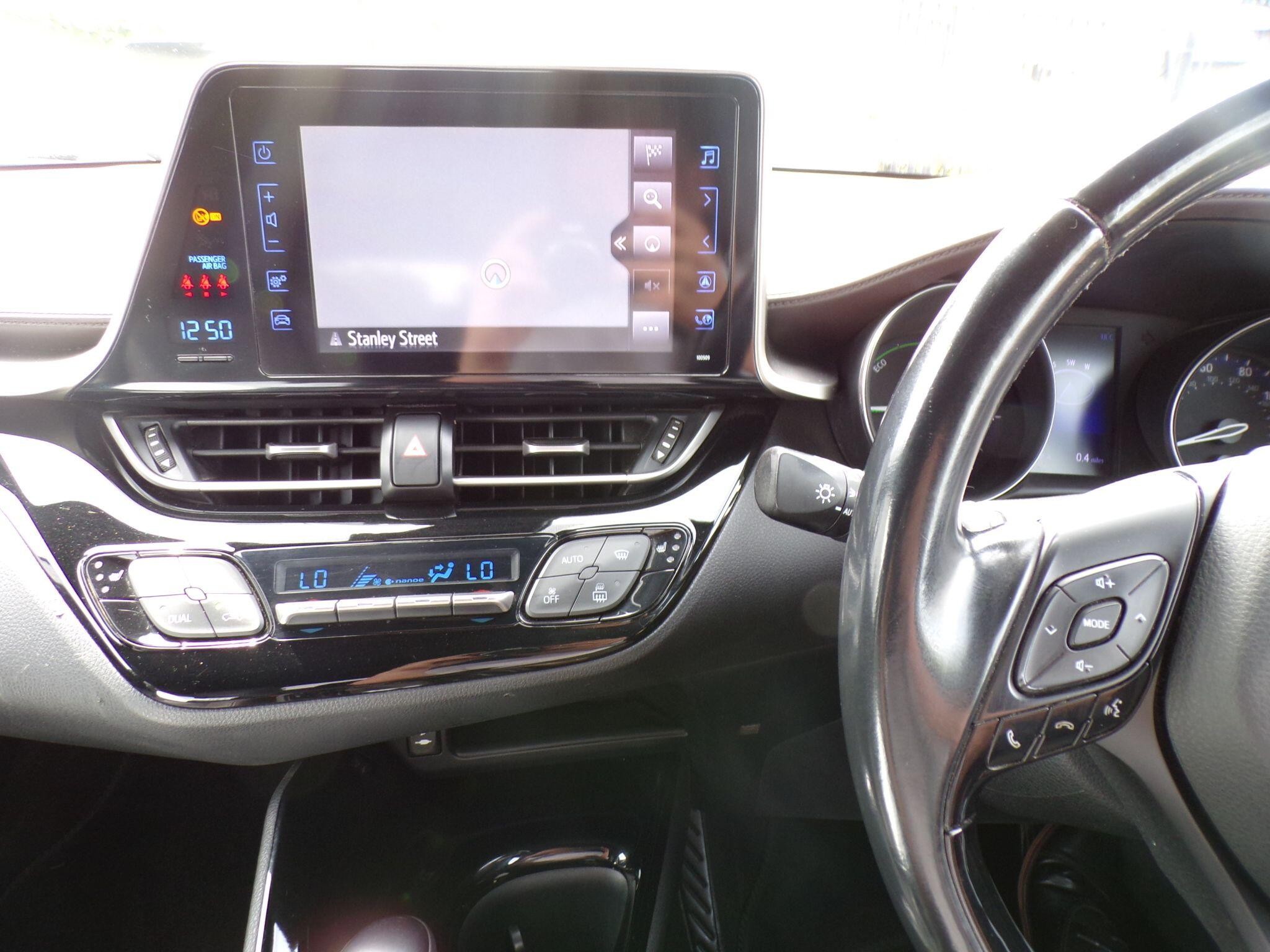Toyota C-HR Image 16