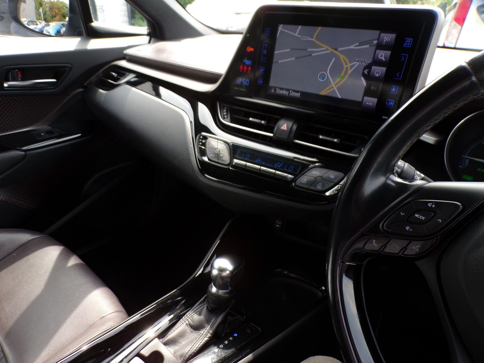 Toyota C-HR Image 17