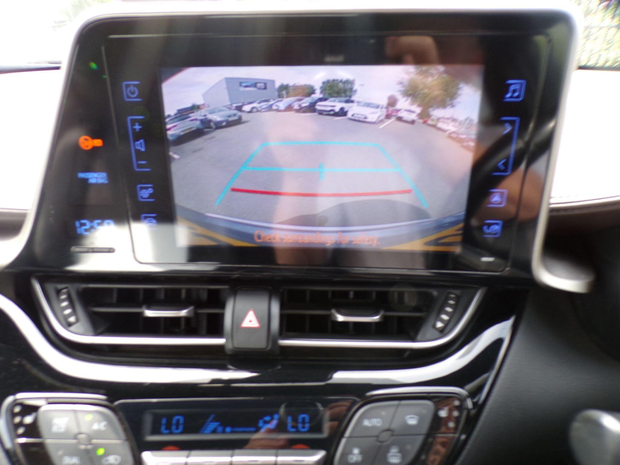 Toyota C-HR Image 19