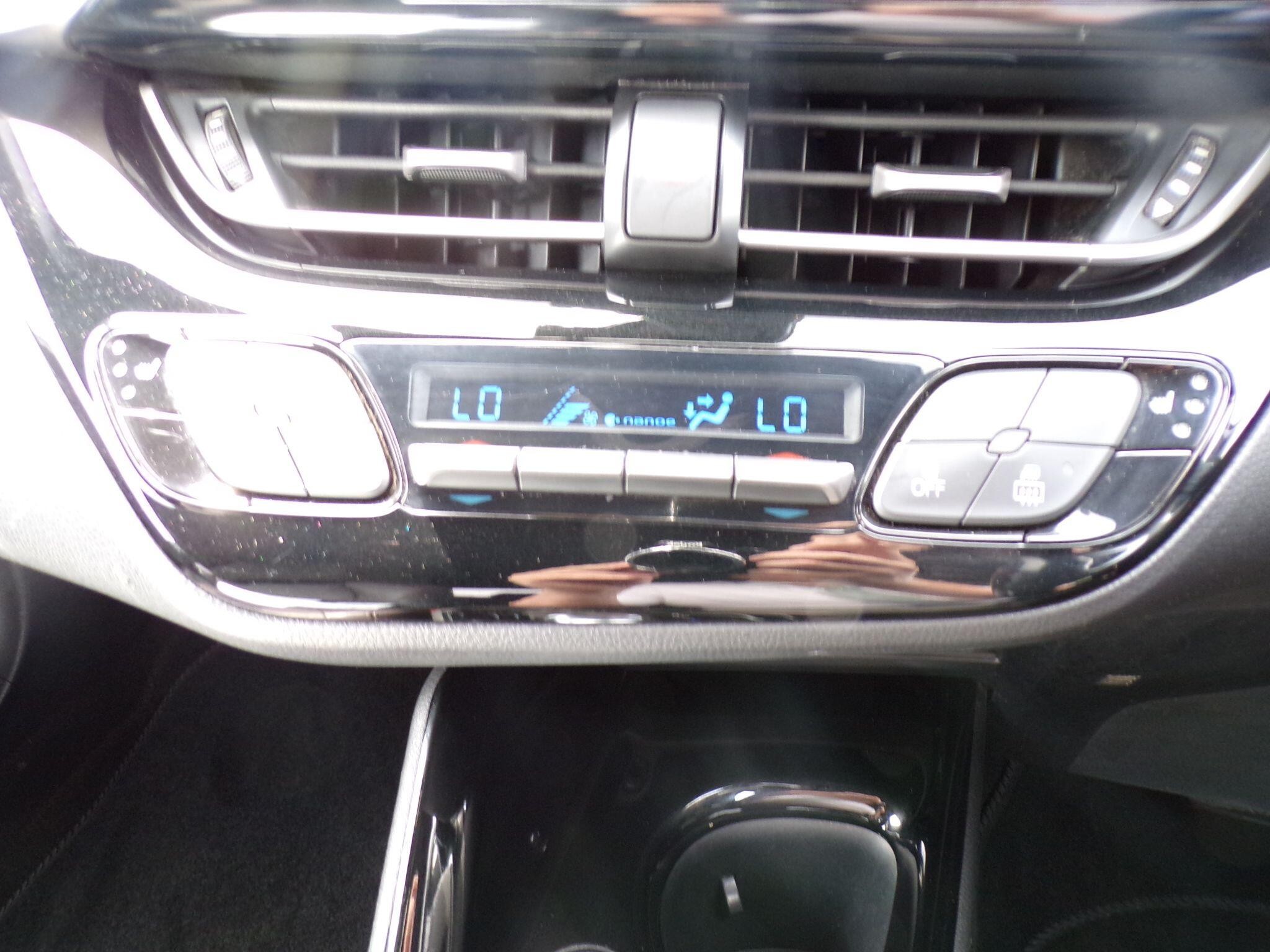 Toyota C-HR Image 20