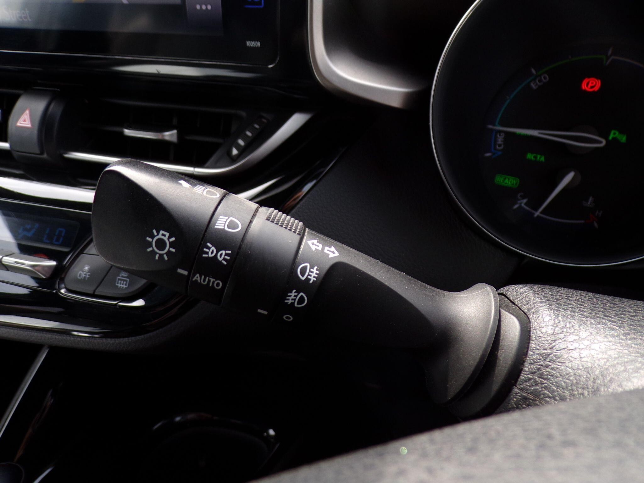 Toyota C-HR Image 22
