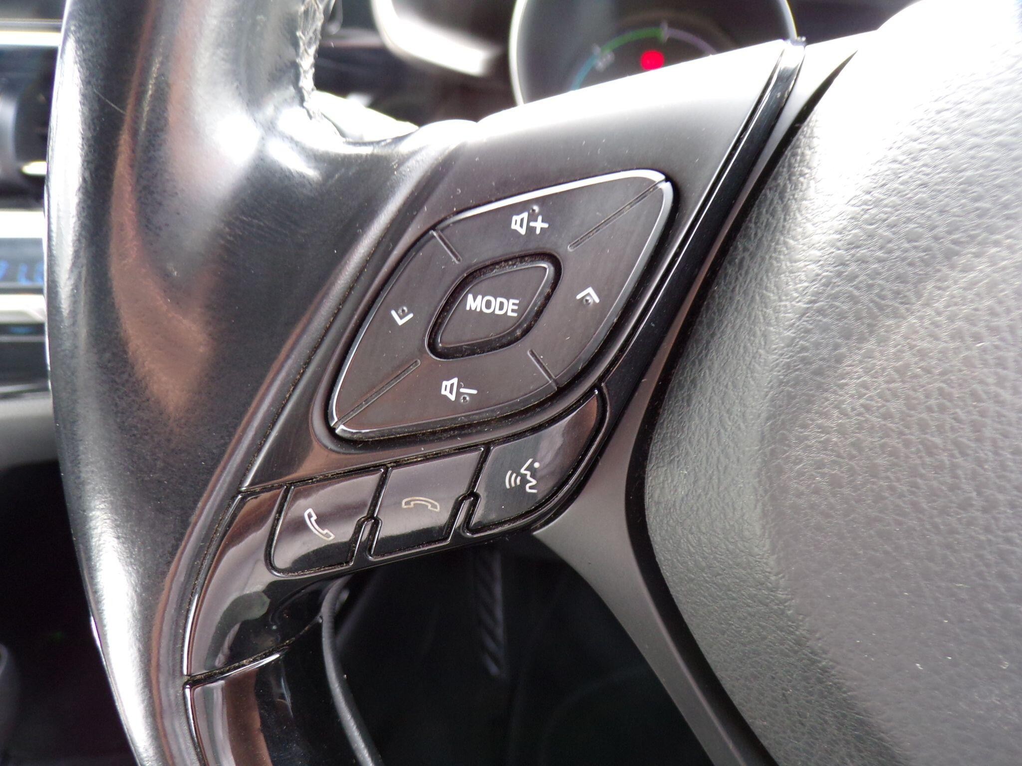 Toyota C-HR Image 24