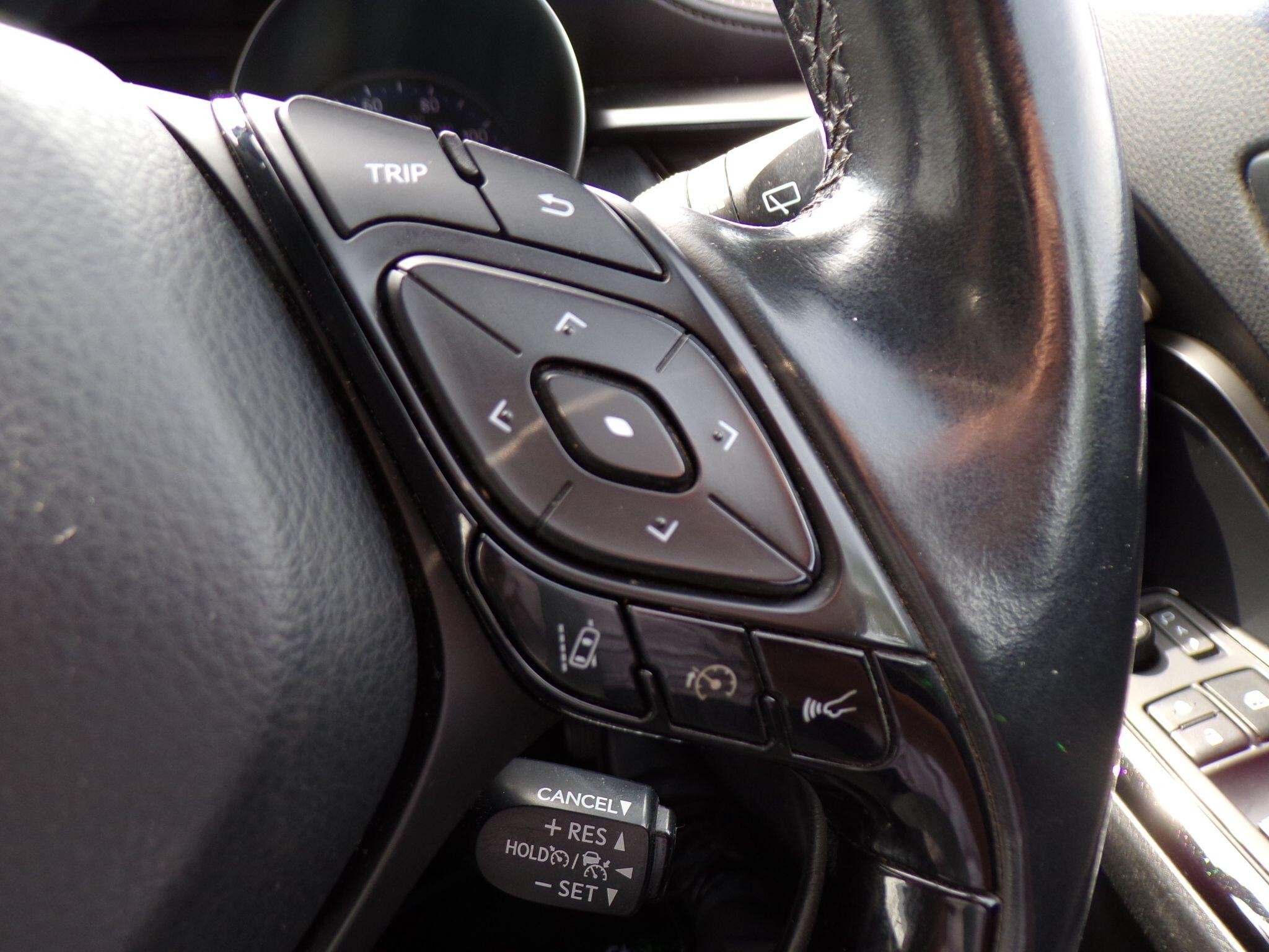 Toyota C-HR Image 25