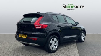 Volvo XC40 2.0 T4 Momentum 5dr AWD Geartronic YO68YHG Image 2