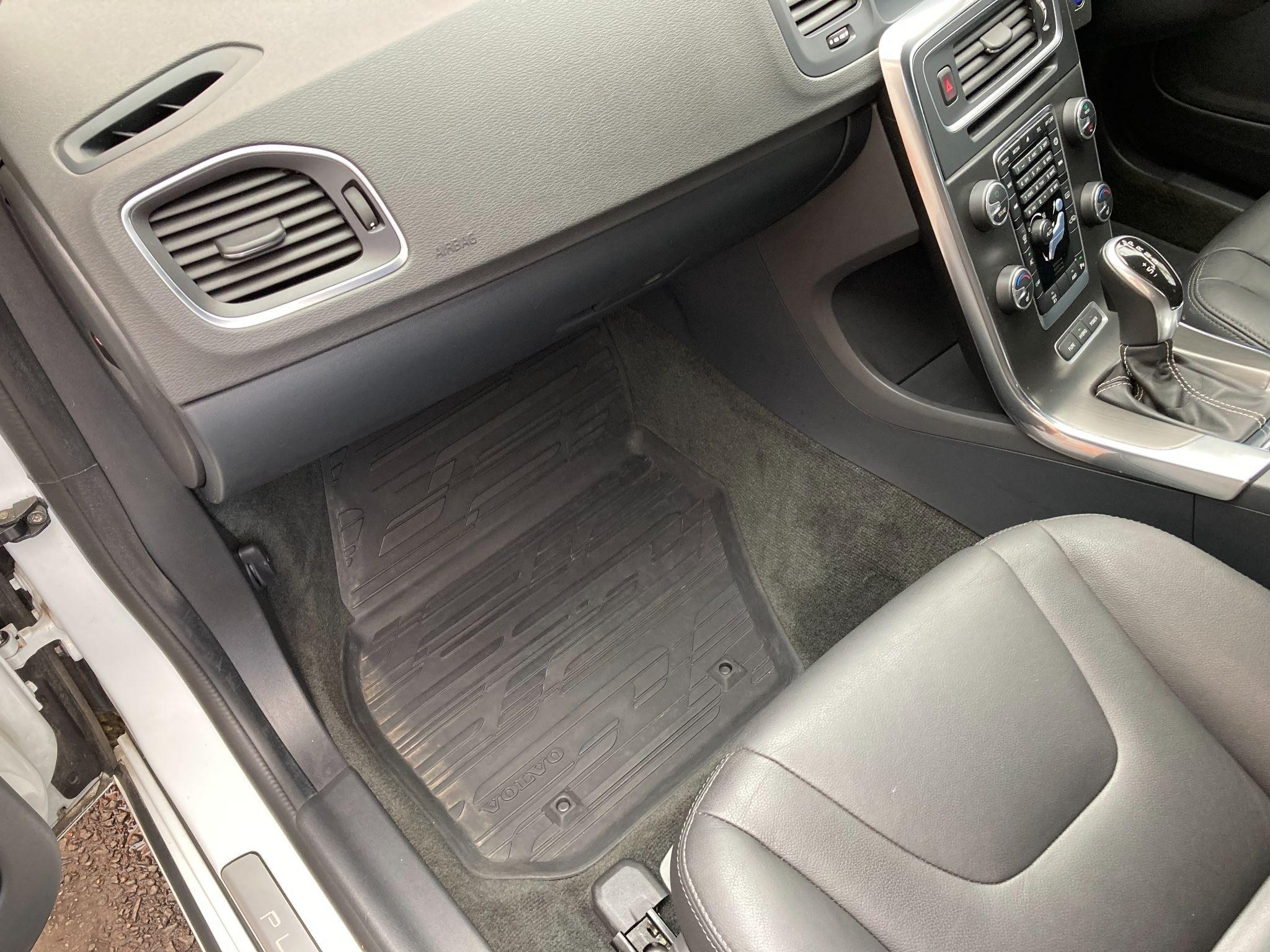 Volvo V60 Image 32