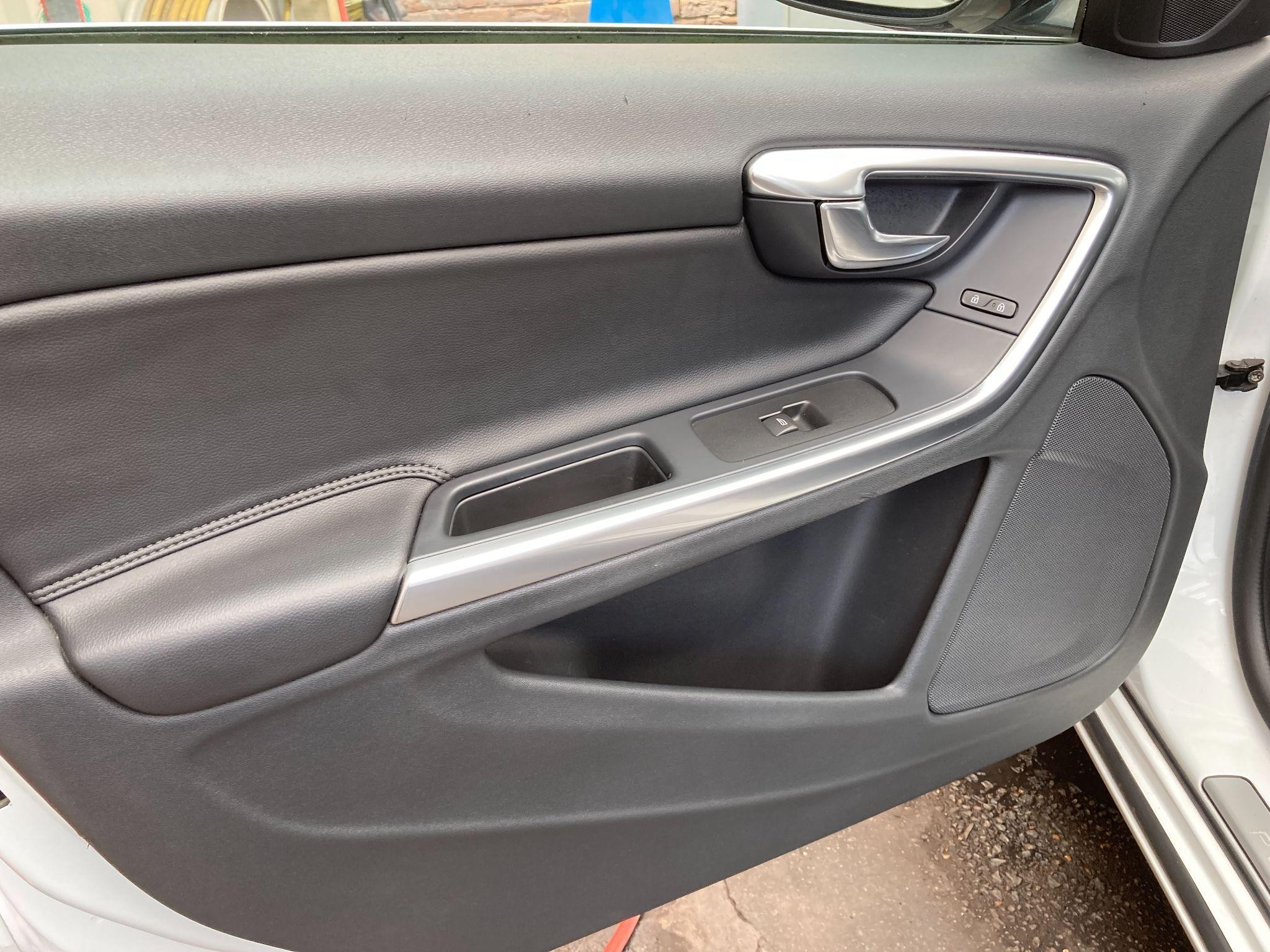 Volvo V60 Image 34
