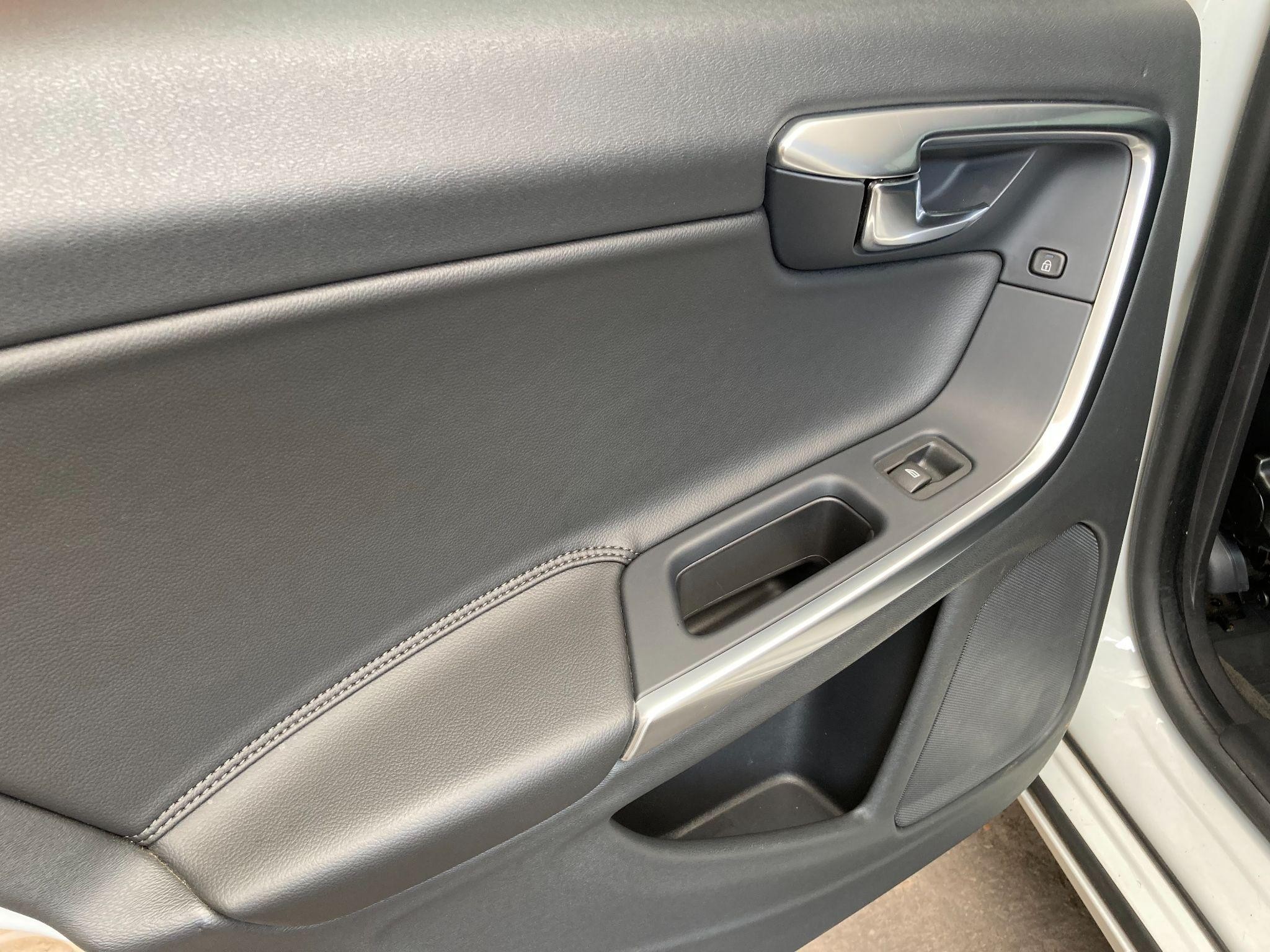 Volvo V60 Image 36