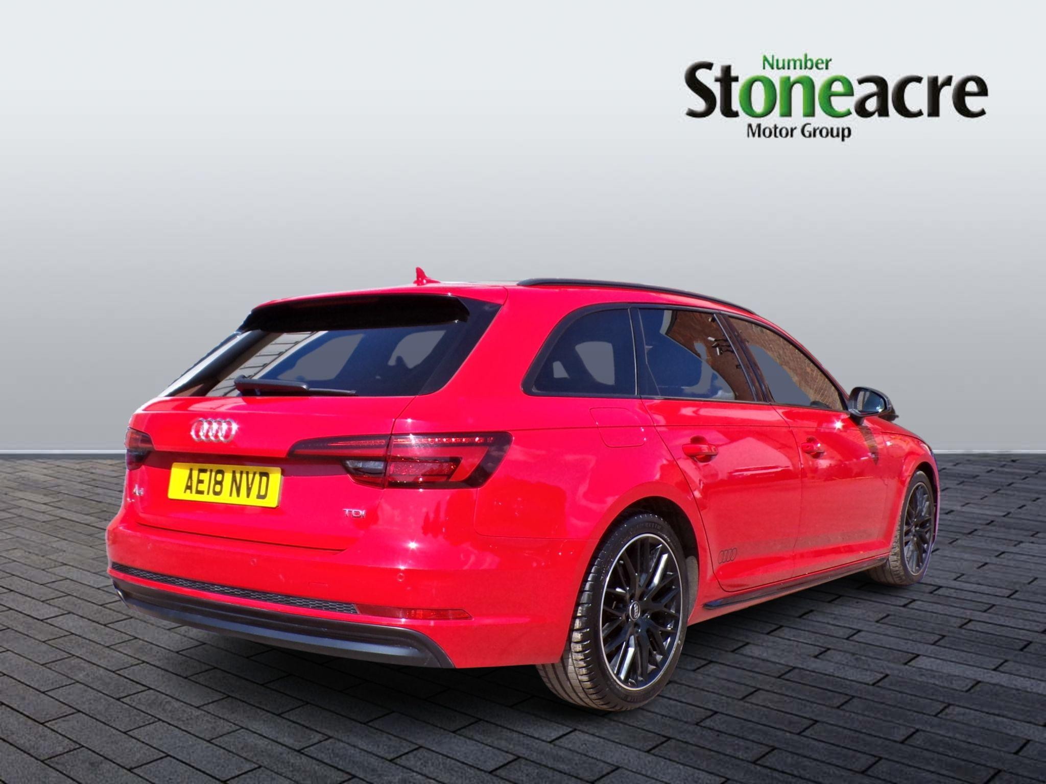 Audi A4 Avant Image 2