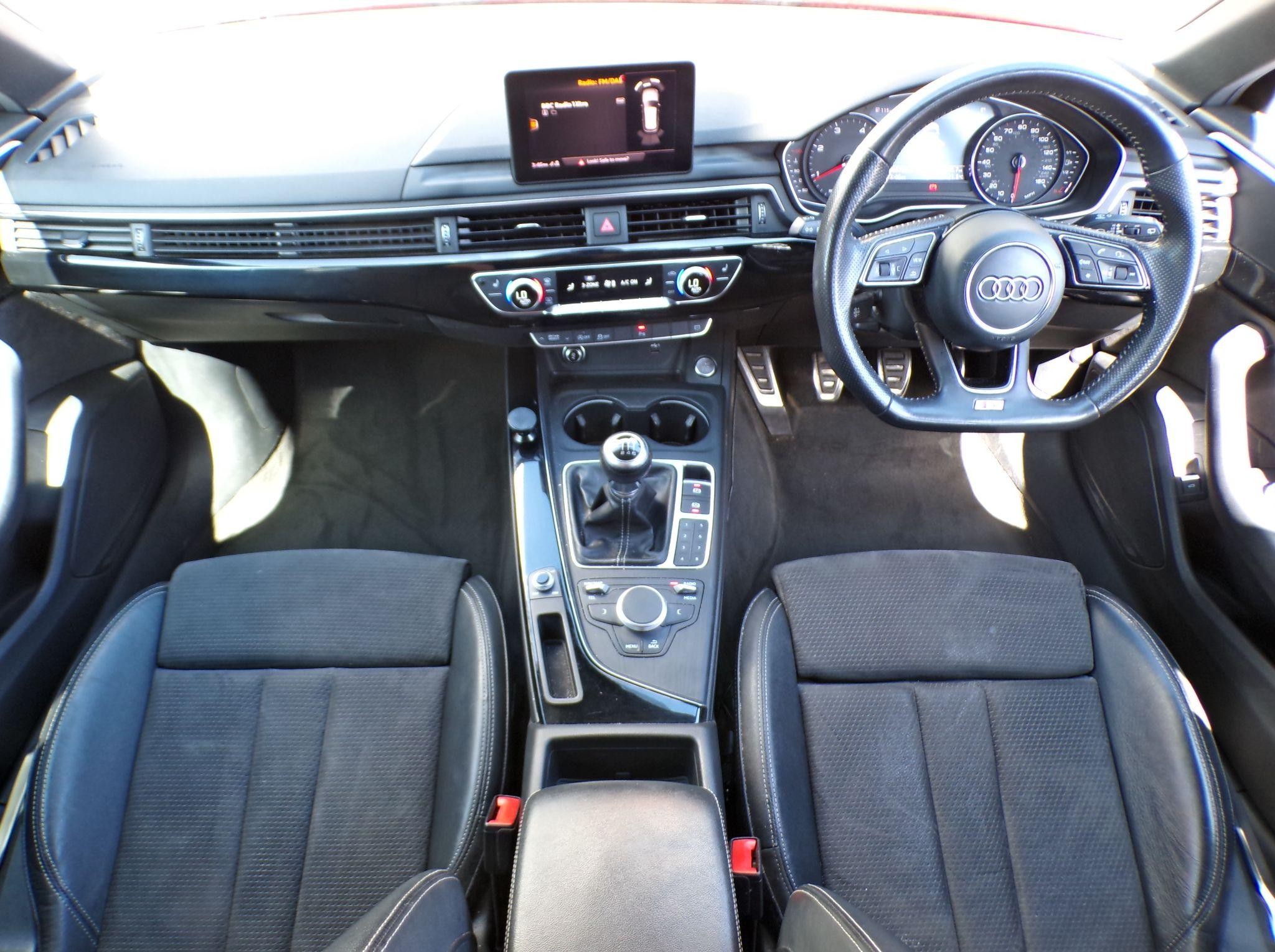 Audi A4 Avant Image 12