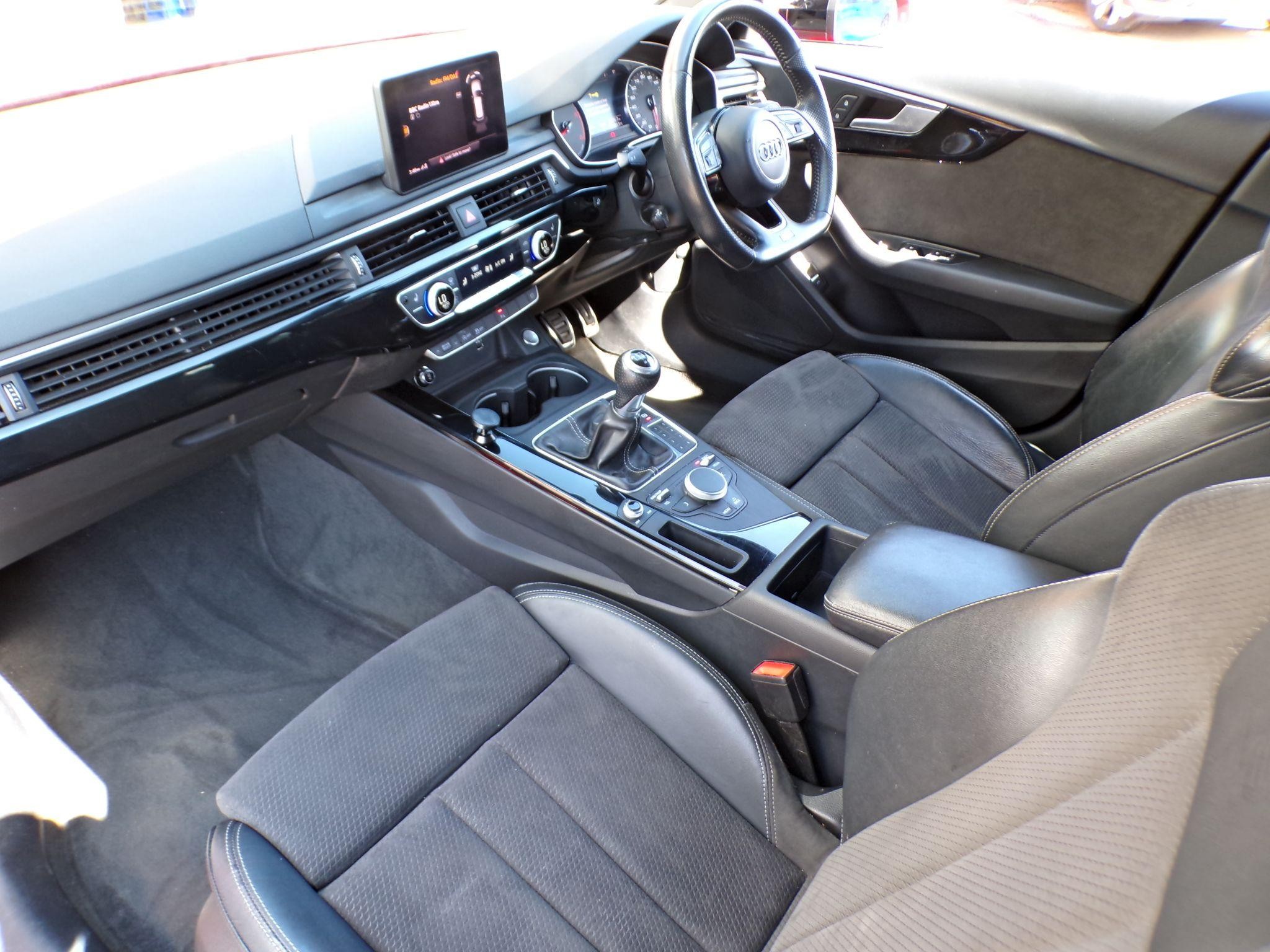 Audi A4 Avant Image 13