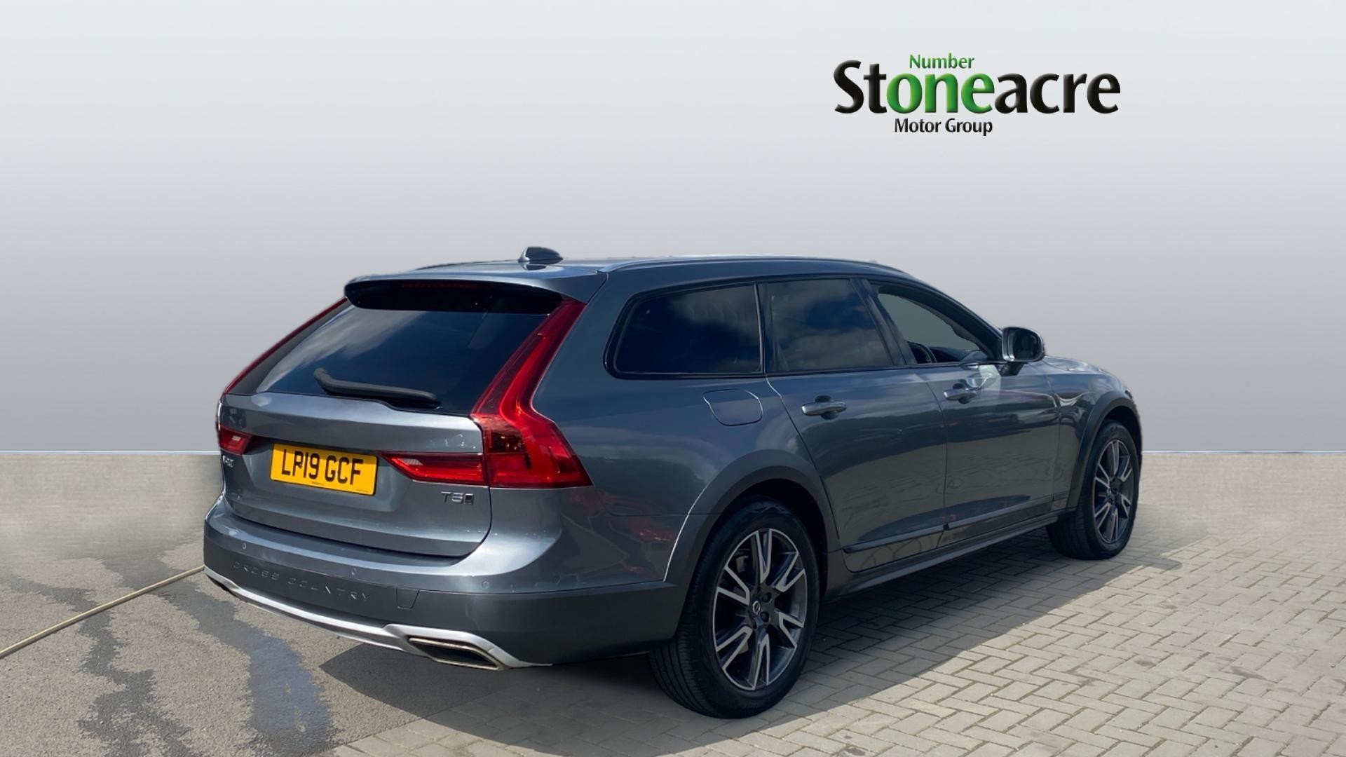 Volvo V90 Cross Country Image 2