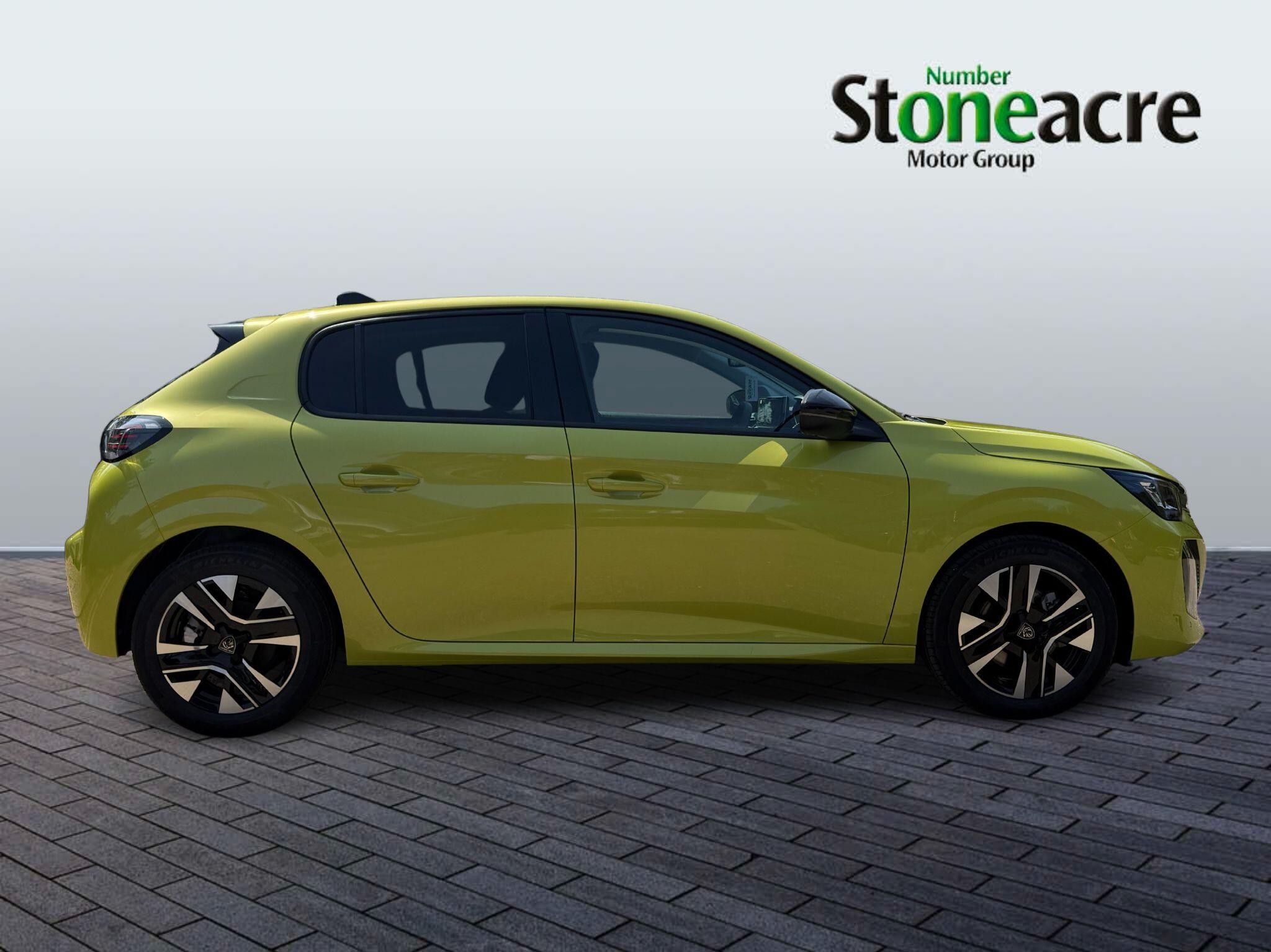 Peugeot 208 Image 2