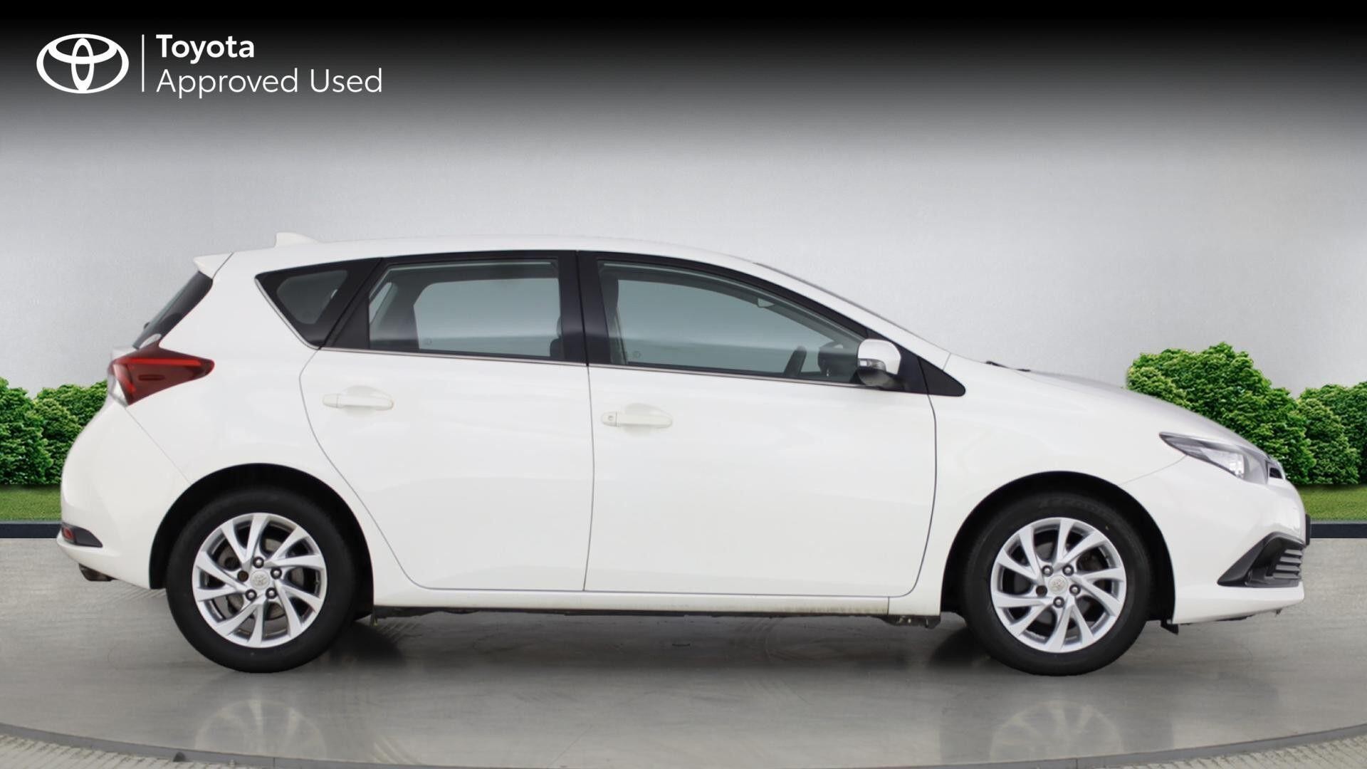 Toyota Auris Image 2