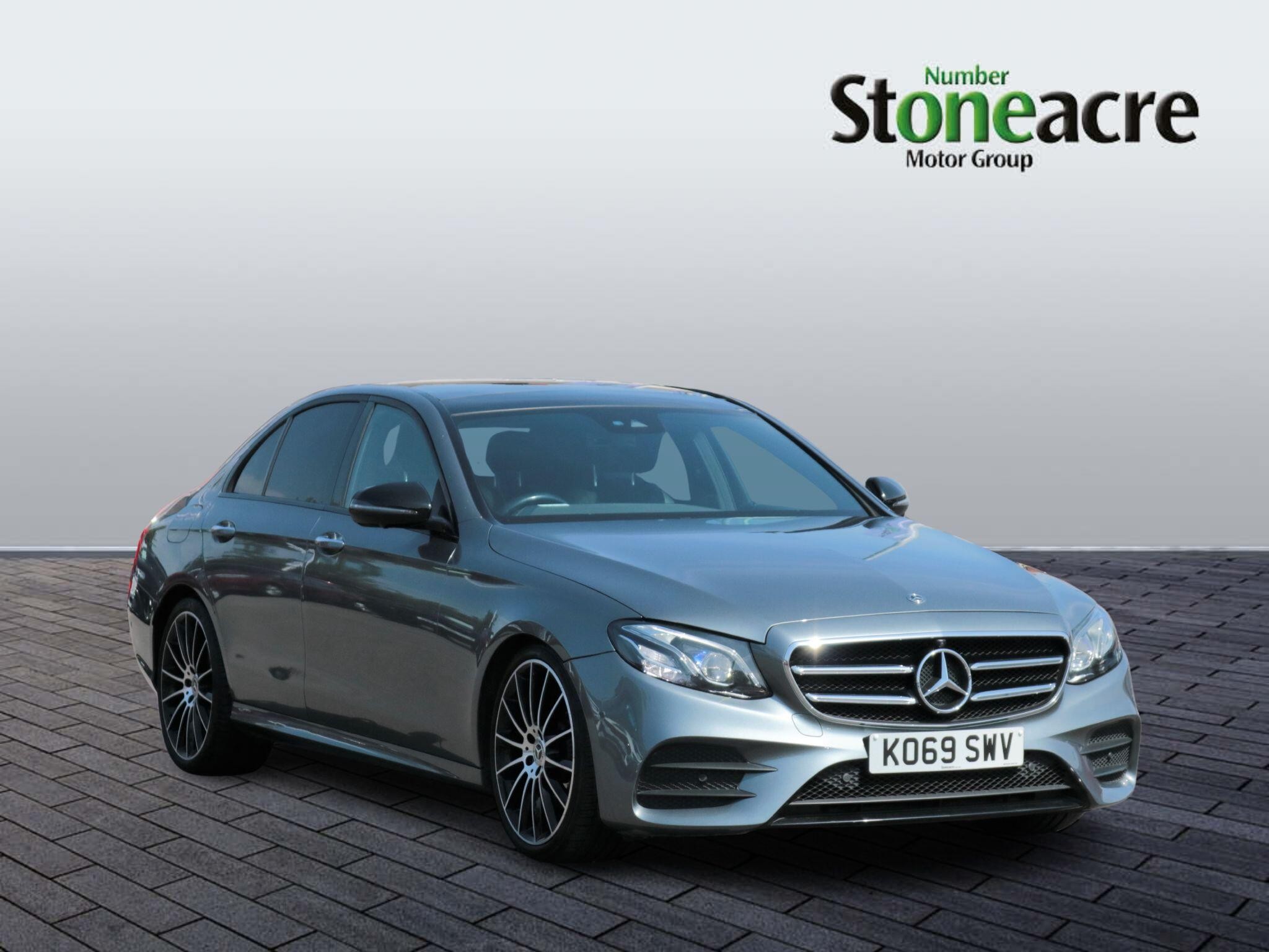 Mercedes-Benz E-Class Image 1