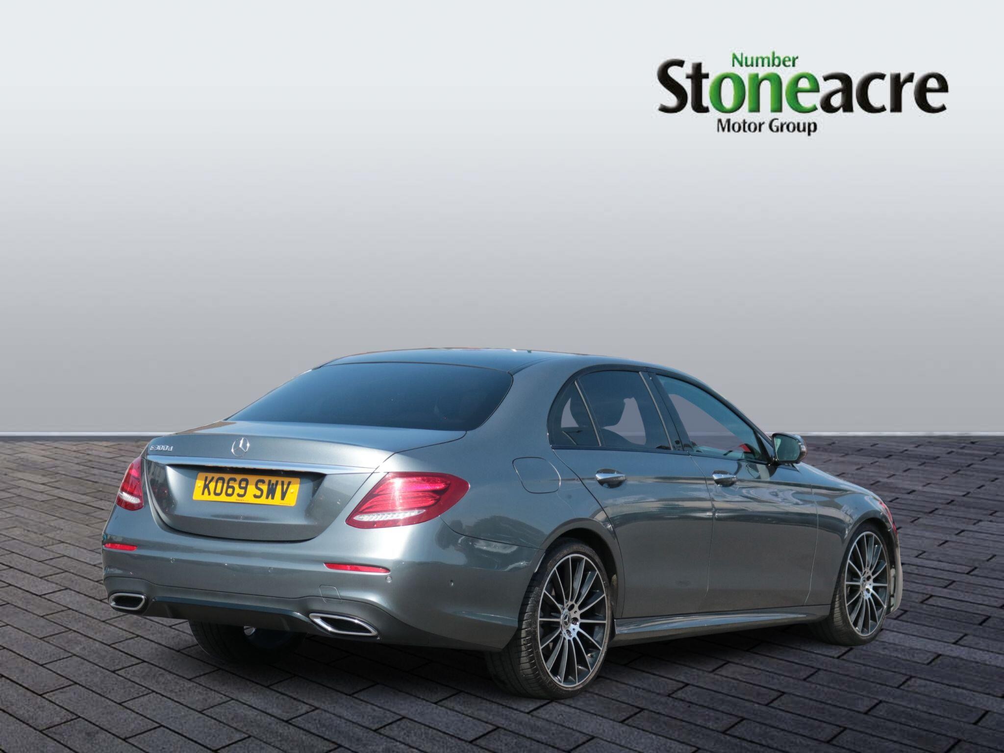 Mercedes-Benz E-Class Image 3
