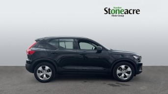 Volvo XC40 2.0 T4 Momentum 5dr AWD Geartronic LC19JFE Image 3