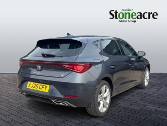 SEAT Leon 2.0 TDI EVO FR DSG Euro 6 (s/s) 5dr AJ25CFY Image 3