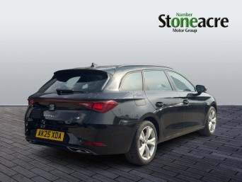 SEAT Leon 1.5 eTSI MHEV FR DSG Euro 6 (s/s) 5dr AK25XDA Image 3