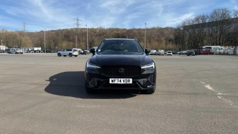 Volvo XC60 2.0 B5 MHEV Plus Black Edition Auto AWD Euro 6 (s/s) 5dr WF74VDR Image 2