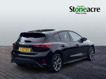 Ford Focus 1.0T EcoBoost ST-Line Style Euro 6 (s/s) 5dr YJ22UCO Image 3