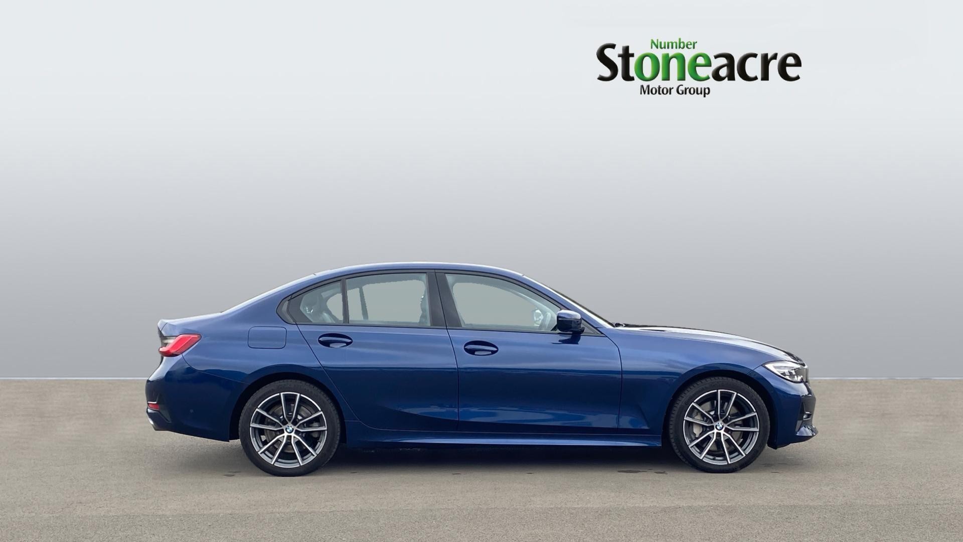 BMW 3 Series Image 3