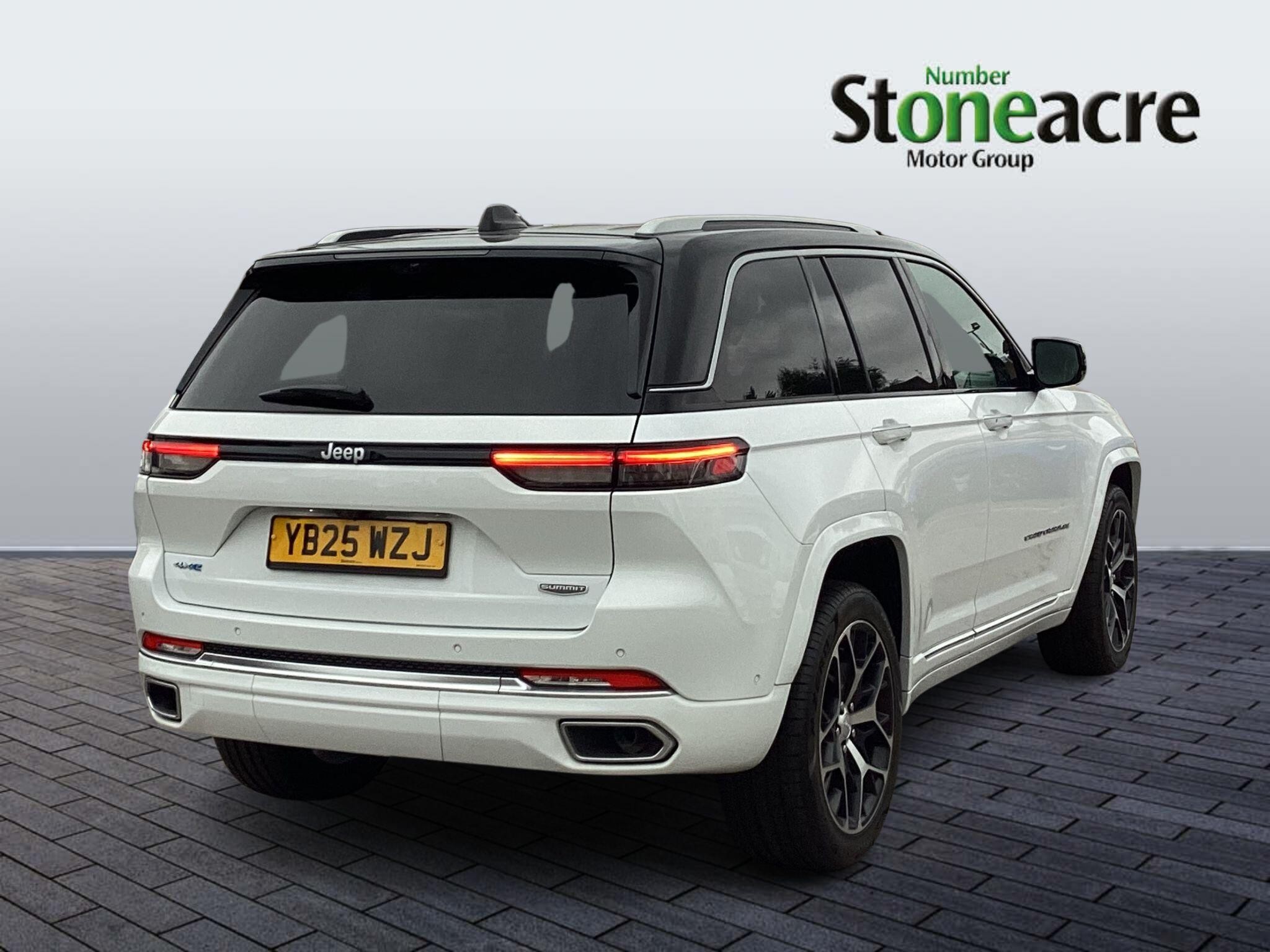 Jeep Grand Cherokee Image 3