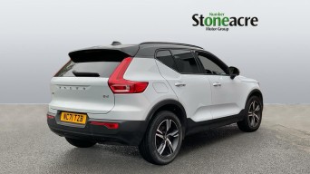 Volvo XC40 R-Design B4 (197 hp) Auto NC71TZB Image 2