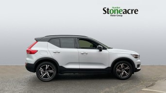 Volvo XC40 R-Design B4 (197 hp) Auto NC71TZB Image 3
