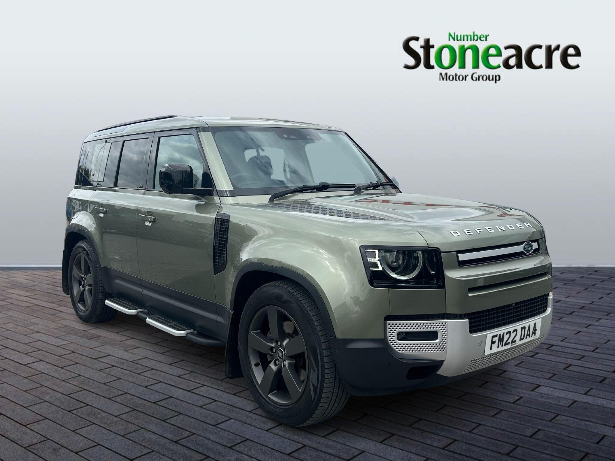 Land Rover Defender 110 Image 1