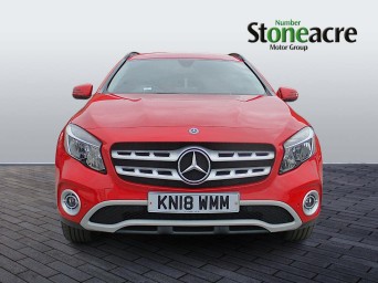 Mercedes-Benz GLA 1.6 GLA200 SE (Executive) Euro 6 (s/s) 5dr KN18WMM Image 2