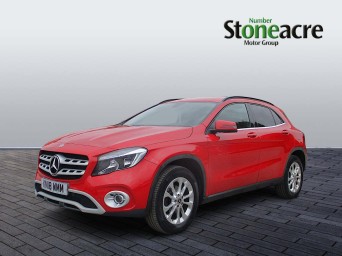 Mercedes-Benz GLA 1.6 GLA200 SE (Executive) Euro 6 (s/s) 5dr KN18WMM Image 3